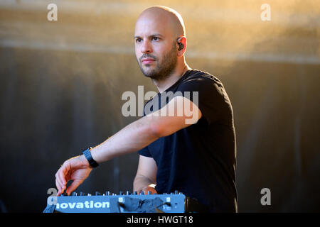 BARCELONA - 13 JUN: Bonobo (britischer Musiker, Produzent und DJ) Auftritt beim Sonar Festival am 13. Juni 2014 in Barcelona, Spanien. Stockfoto