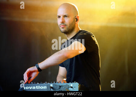 BARCELONA - 13 JUN: Bonobo (britischer Musiker, Produzent und DJ) Auftritt beim Sonar Festival am 13. Juni 2014 in Barcelona, Spanien. Stockfoto