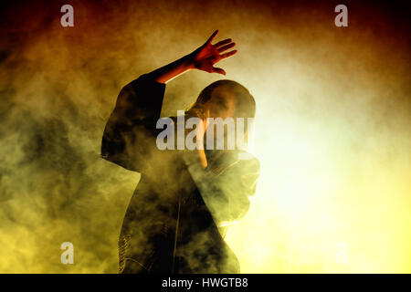 BARCELONA - 14 JUN: Lykke Li (Sängerin und Songwriterin aus Schweden) führt auf Sonar Festival am 14. Juni 2014 in Barcelona, Spanien. Stockfoto