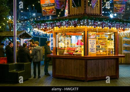 Niederlande, Amsterdam, Rembrandtplein Platz, Weihnachtsmarkt, Käseladen Stockfoto