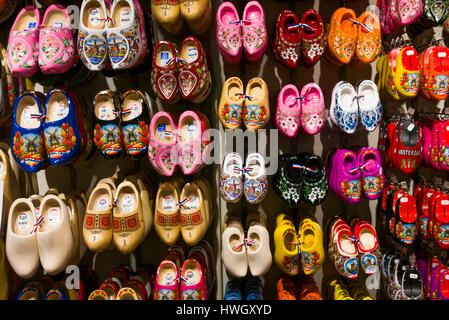 Niederlande, Amsterdam, Souvenir holländische Holzschuhe Stockfoto