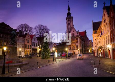 Morgendämmerung, Jan van Eyck Square, Brügge, Belgien Stockfoto