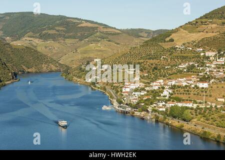 Portugal, oberen Douro-Tal mit seinen Weinbergen, die als UNESCO-Weltkulturerbe, Umgebung von Pinhao, Kreuzfahrt auf dem Douro-Fluss Stockfoto