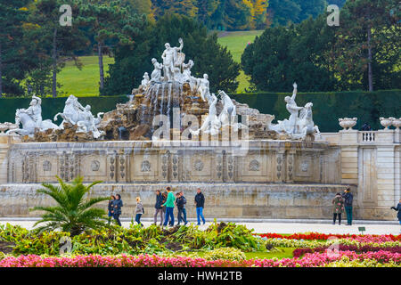 Wien, 14. Oktober 2016: Garten im Schloss Schönbrunn in Wien, Österreich Stockfoto