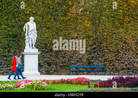 Wien, 14. Oktober 2016: Garten im Schloss Schönbrunn in Wien, Österreich Stockfoto