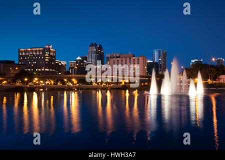 USA, Florida, Orlando, Skyline vom Vierwaldstättersee, Dämmerung Stockfoto