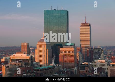 USA, Massachusetts, Boston, Back Bay, John Hancock Building und Prudential Building, dawn Stockfoto