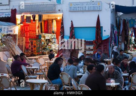 Tunesien, Insel Djerba, Houmt Souq, Café im freien Stockfoto