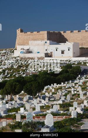 Tunesien, Tunesien Central Coast, Mahdia, Borj el-Kebir Festung, aus dem 16. Jahrhundert und muslimischen Friedhof Stockfoto