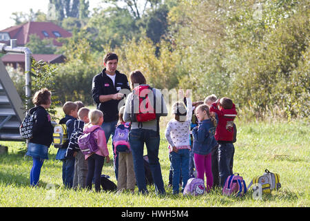 "Natürlichen Geschichtsunterricht?-Sterreich; Österreich; Burgenland; Nationalpark neue Kolonisten See; Illmitz, Kinder, Kinder, Schule, Schule, Unterricht, edu Stockfoto