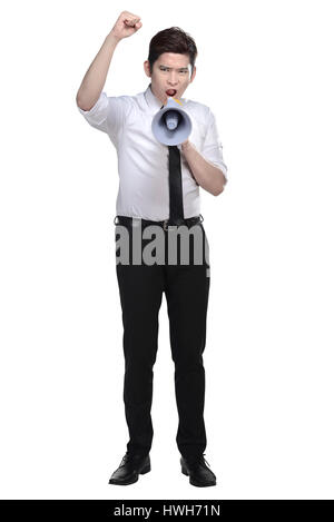 Asien-Geschäftsmann schreien über Megaphon isoliert auf weißem Hintergrund Stockfoto