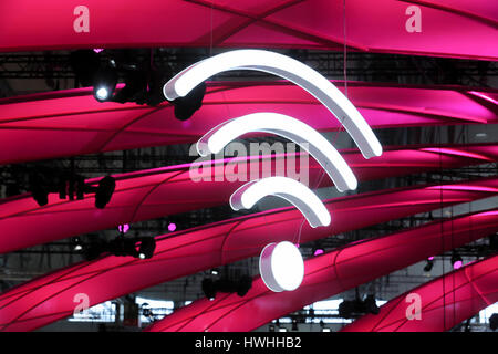 Hannover, Deutschland, 20. März 2017 - Digitaltechnik CeBIT trade fair 2017, Wifi-Logo auf dem Messestand der Deutschen Telekom Stockfoto