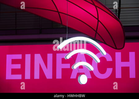 Hannover, Deutschland, 20. März 2017 - Digitaltechnik CeBIT trade fair 2017, Wifi-Logo auf dem Messestand der Deutschen Telekom Stockfoto