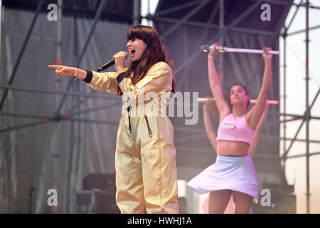 VALENCIA, Spanien - 4 APR: Javiera Mena (Musiker) führt auf MBC Fest am 4. April 2015 in Valencia, Spanien. Stockfoto