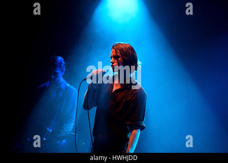 BARCELONA - 25 Mai: Iceage (Punk-Rock-Band) in Konzert im Apolo Bühne Primavera Sound Festival 2015 (PS15) am 25. Mai 2015 in Barcelona, Spanien. Stockfoto