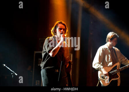 BARCELONA - 25 Mai: Iceage (Punk-Rock-Band) in Konzert im Apolo Bühne Primavera Sound Festival 2015 (PS15) am 25. Mai 2015 in Barcelona, Spanien. Stockfoto