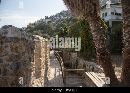 Schloss Wand fo Alanya mit Berg- und traditionelle Häuser im Hintergrund Stockfoto