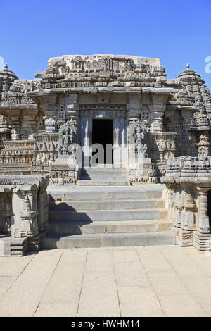 Eintritt Hausfassade zum wichtigsten Heiligtum im Chennakesava Tempel, Hoysala Architektur an Somnathpur, Karnataka, Indien
