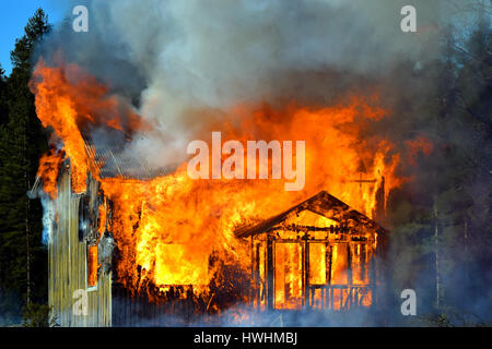 Brennendes Haus Stockfoto