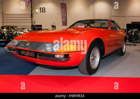 Ein seltenes, Rechte Hand Drive Ferrari 365 GTB/4 Daytona Plexiglas Modell auf dem Display an the2017, London Classic Car Show Stockfoto