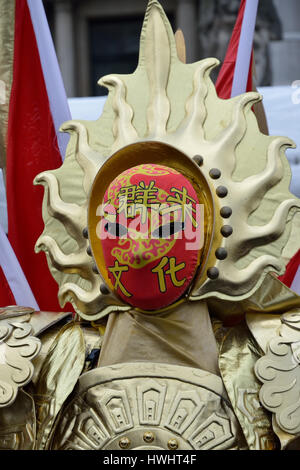 Teilnehmer der bunte Präsentation organisiert durch die chinesische Botschaft in Belgien und Brüssel Stadtregierung auf Samstag, 6. Februar 2016, während ce Stockfoto