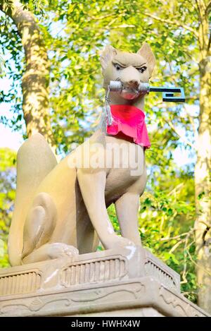 Fox-Statue am Fushimi Inari-Schrein in Kyoto, Japan. Stockfoto