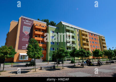 Hostel Ostel, Strasse der Pariser Kommune, Friedrichshain, Berlin, Deutschland Stockfoto