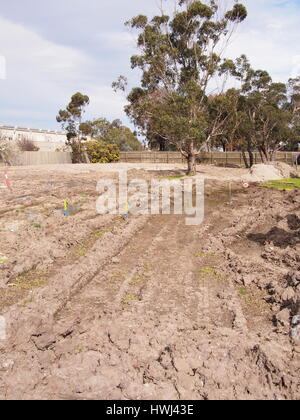 Baustelle für ein Landschafts-Projekt in einem öffentlichen Park angrenzenden Industriegebiet, Melbourne 2016 ans Licht Stockfoto