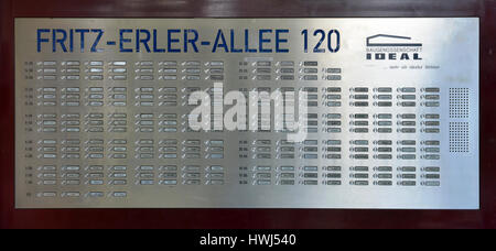 Klingelbrett, Wohnhochhaus Ideal, Fritz-Erler-Allee 120, Gropiusstadt, Neukölln, Berlin, Deutschland Stockfoto