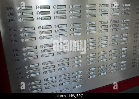 Klingelbrett, Wohnhochhaus Ideal, Fritz-Erler-Allee 120, Gropiusstadt, Neukölln, Berlin, Deutschland Stockfoto