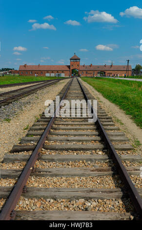 Bahngleise, Torhaus, Konzentrationslager, Auschwitz-Birkenau, Auschwitz, Polen Stockfoto