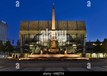 Mendebrunnen, Gewandhaus, Augustplatz, Leipzig, Sachsen, Deutschland Stockfoto