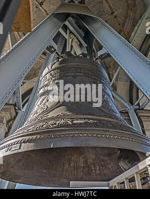 ST. PETERSBURG, Russland - 14. Juli 2016: eiserne Glocke der St. Isaaks Kathedrale in St. Petersburg Stockfoto