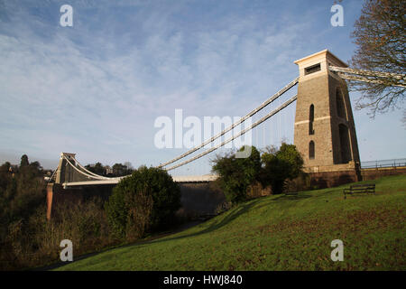 Die Clifton Suspension Bridge, entworfen von Isambard Kingdom Brunel, über die Avon-Schlucht in Bristol, England. Stockfoto