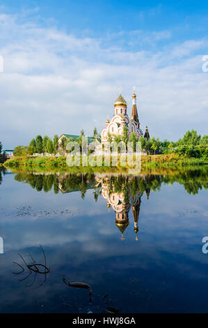 Kirche der Erhöhung des Heiligen Kreuzes, Almaty, Kasachstan, Zentralasien Stockfoto