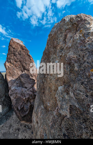 Antiken Kamin Steinen, Website des 12. Jahrhundert Lager von Dschingis Khan und seine Truppen, Nationalpark Altyn-Emel, Almaty Region, Kasachstan, Zentralasien Stockfoto