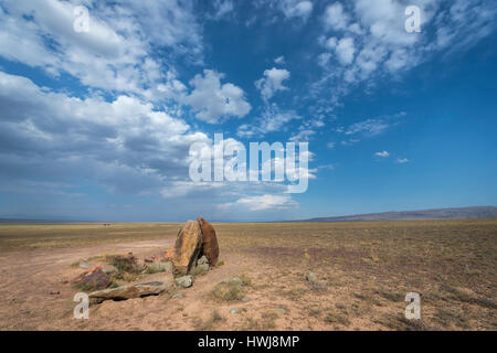 Antiken Kamin Steinen, Website des 12. Jahrhundert Lager von Dschingis Khan und seine Truppen, Nationalpark Altyn-Emel, Almaty Region, Kasachstan, Zentralasien Stockfoto