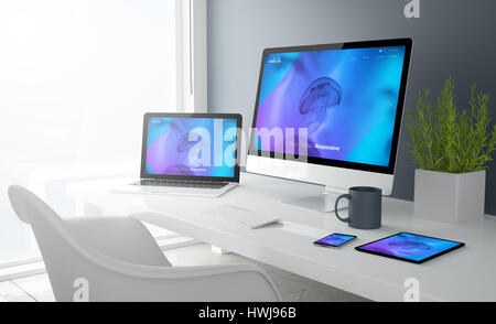 3D-Rendering des Desktops mit allen Geräten zeigen coole Design-Website. Alle Bildschirm-Grafiken bestehen. Stockfoto