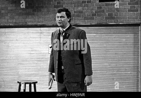 Deutscher Kabarettist, Autor und Wis Gerhard Polt in der Produktion "Heimatabend", Deutschland 1984, Regie: Christian Müller Stockfoto