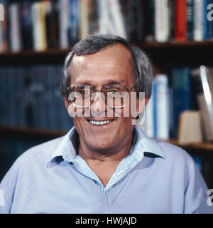 Deutscher Kabarettist, Autor und Wis Dieter Hildebrandt, Deutschland 1980er Jahr. Deutsche Kabarettist, Autor und Schauspieler Dieter Hildebrandt, Deutschland der 80er Jahre. Stockfoto