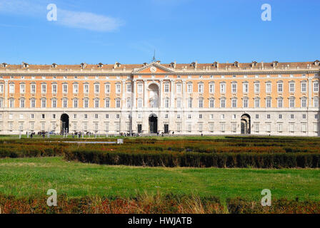 Caserta, Kampanien, Italien. Der Königspalast von Caserta (Italienisch: Reggia di Caserta) ist eine ehemalige königliche Residenz in Casertaconstructed für die Borbone Könige von Neapel. Stockfoto