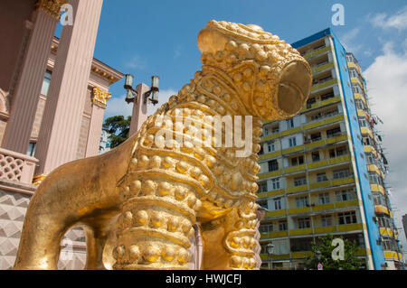 Statue von Lion vor dem Schauspielhaus, Batumi, Adscharien, Kaukasus, Schwarzes Meer, Georgien Stockfoto