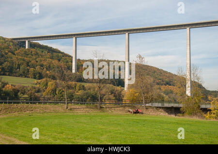 Autobahnbrücke, Braunsbach-Geislingen an der Steige, Geislingen an der Steige, Kochertal, Schwäbisch Hall, Region Hohenlohe, Baden-Württemberg, Heilbronn-Franken, Deutschland, Kochertalbrücke Stockfoto