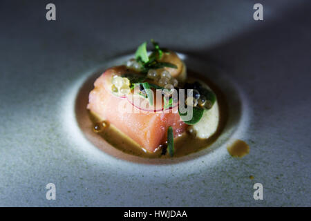Eine Vorspeise serviert im Restaurant Gainsborough in Gainsborough Bath Spa Hotel in Bath, England. Stockfoto
