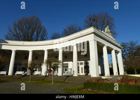 Wandelhalle, Kurpark, Bad Oeynhausen, Nordrhein-Westfalen, Deutschland Stockfoto