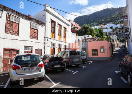 GARACHICO, Teneriffa, Spanien-ca. Januar 2016: Gebäude Casa Los Enanitos liegt in engen Straße. Die Garachico ist ein altes und die meistbesuchte Stadt auf t Stockfoto