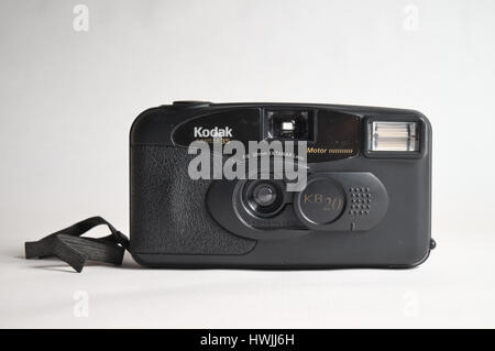 Alte Kodak analoge Kamera, Modell KB20. 35mm Film Kompaktkamera mit 30mm Ektanar Objektiv bei f/8, Verschlusszeit von 1/100. Hergestellt in Mexiko. Stockfoto