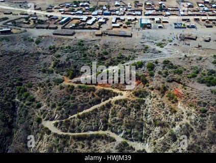 Weg zum Vulkankrater wo Tauchen Borana Stamm Männer, Salz, Oromia, El Sod, Äthiopien zu sammeln Stockfoto