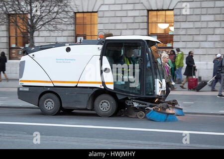 Dublin Stadt vergeuden Dienstleistungen Straße weitreichende Fahrzeug auf Oconnell street Republik von Irland Stockfoto