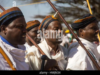 Mann trägt Kalasha auf seiner Stirn während während der Gada System Zeremonie in Borana Stamm, Oromia, Yabelo, Äthiopien Stockfoto